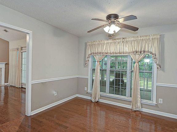 5th image of 2965 Waterhill Dr