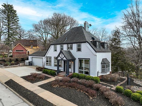 2nd image of 621 Forest Dr