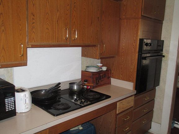 3rd image of 833 E Center St