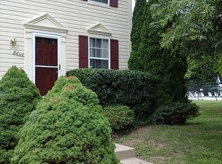 6802 Chasewood Cir, Centreville, VA 20121
