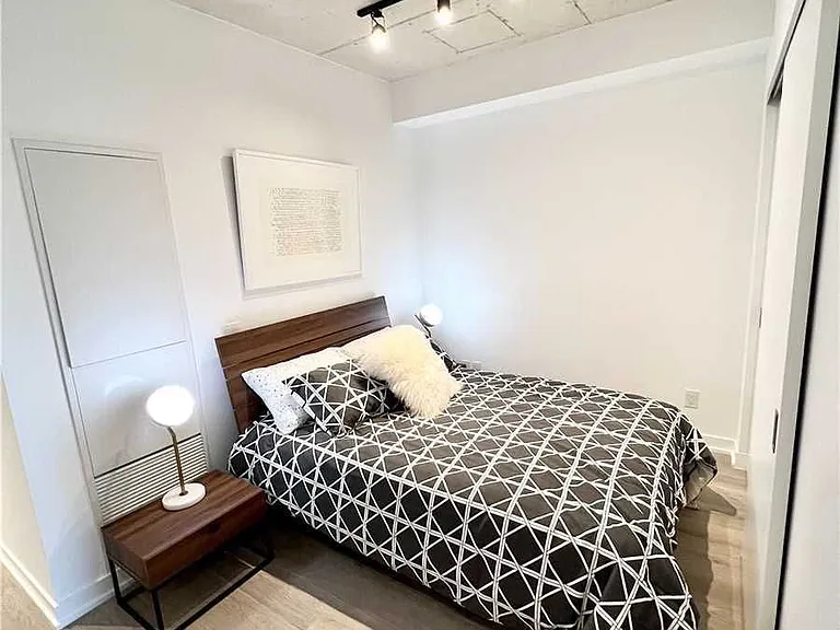 55 Ontario St #811 — Photo 5