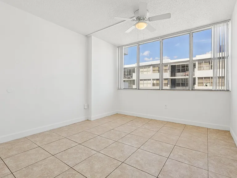 2 Bed 2 Bath Unit