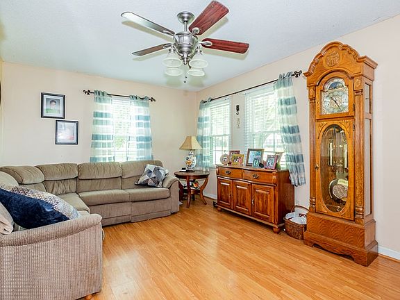 4th image of 1144 Charlotte St