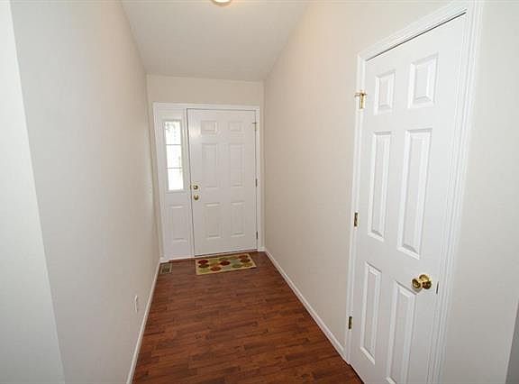 4th image of 211 Glen Meadows Ct