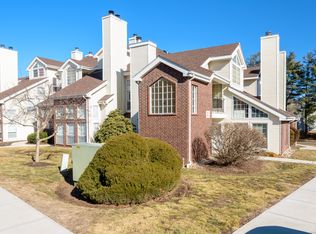 32 Carriage Crossing Ln #32, Middletown, CT 06457