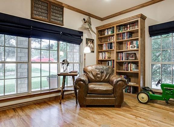 5th image of 15007 Golf Dr