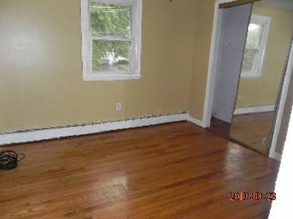 5th image of 735 Brewer St