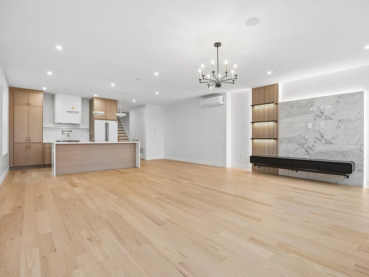 3 bed, 2.0 bath, 1611 sqft, $4,700 — Photo 3
