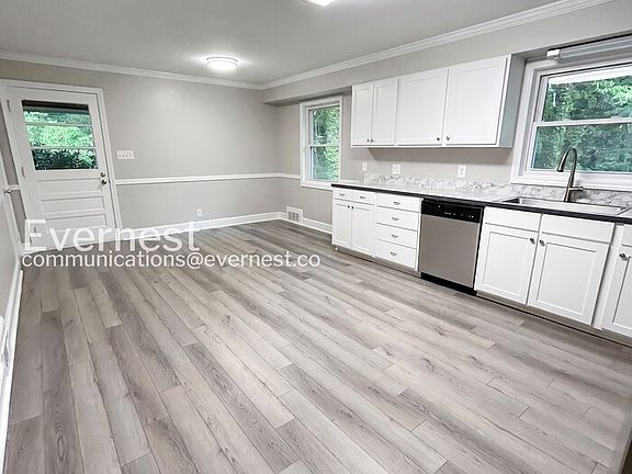 4th image of 112 Tabor St