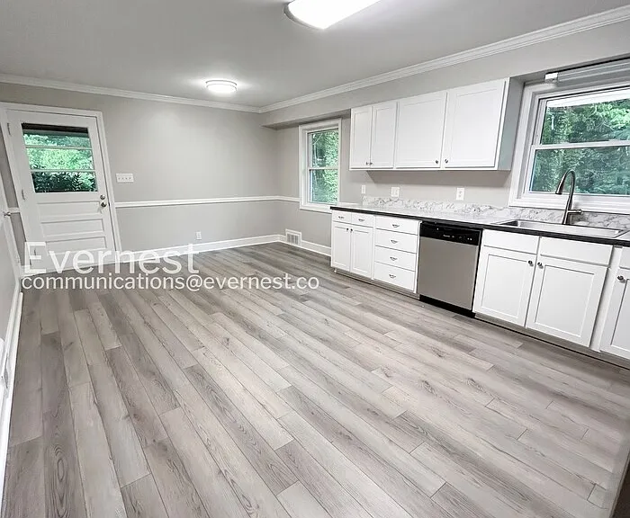 112 Tabor St — Photo 4