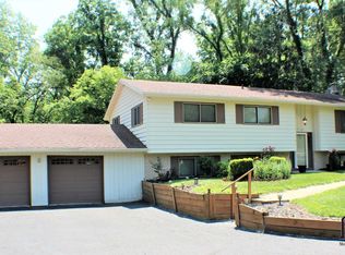 7028 Wiltshire Dr, Lambertville, MI 48144