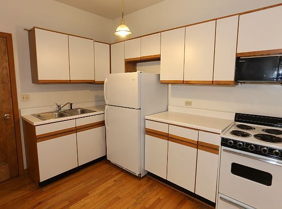 2nd image of 635 W Barry Ave APT 310