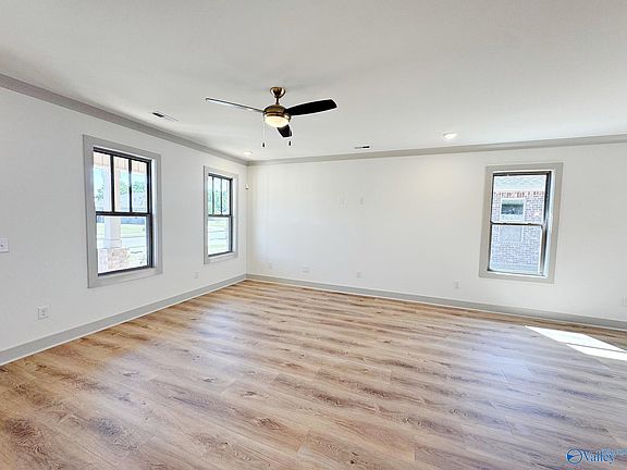 5th image of 1020 Maplehurst St
