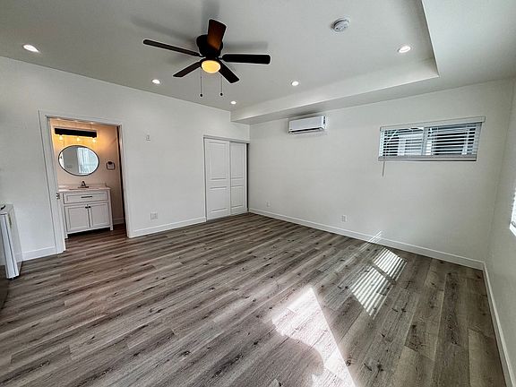 3rd image of 4674 North Ave