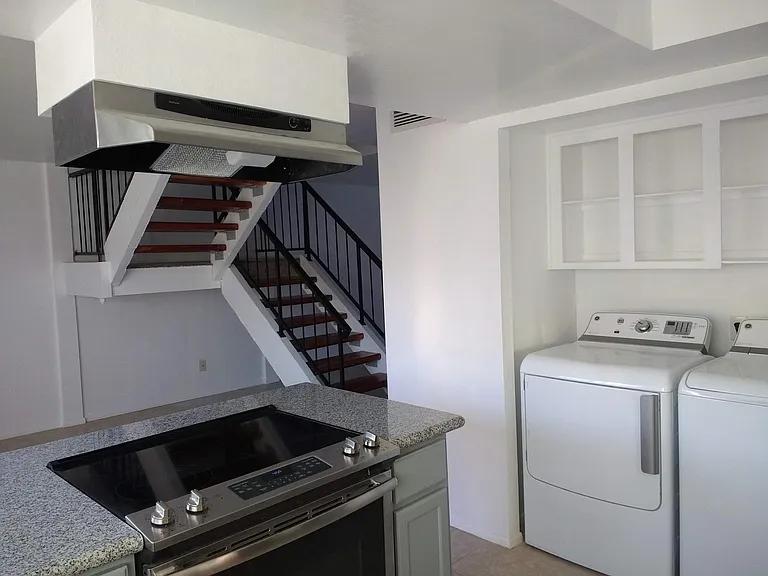 2046 W Hazelwood Pkwy — Photo 3