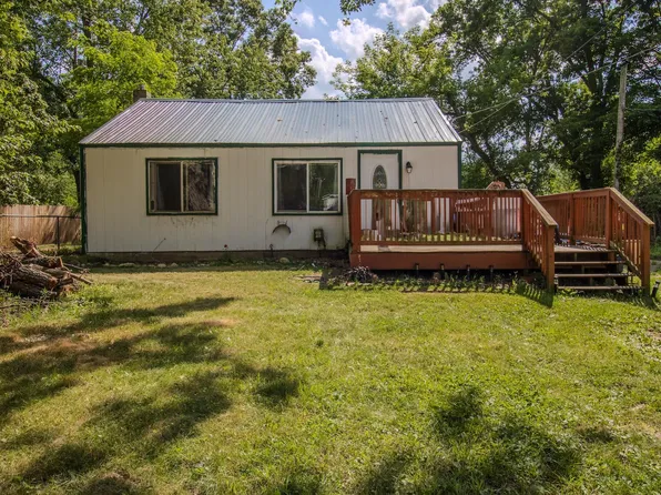 712 S Lagrave St, Paw Paw, MI 49079