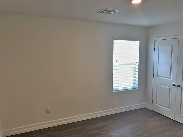 5872 Petronius St — Photo 14