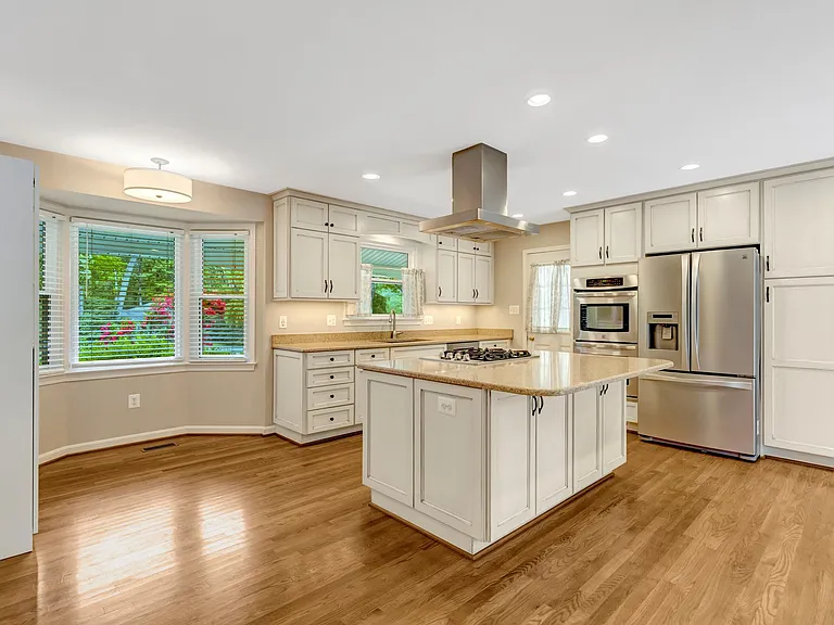 6717 Reynard Dr — Photo 11