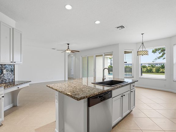 3rd image of 5513 SW Windward Way