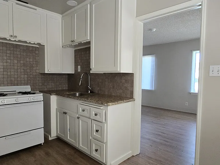624 Carson St — Photo 8