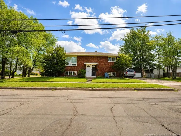138 Crandall St #136, Moncton, NB E1C 4E3