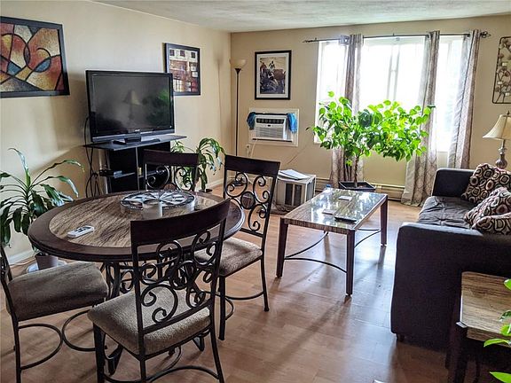 2nd image of 200 Woodlawn Ave APT 210