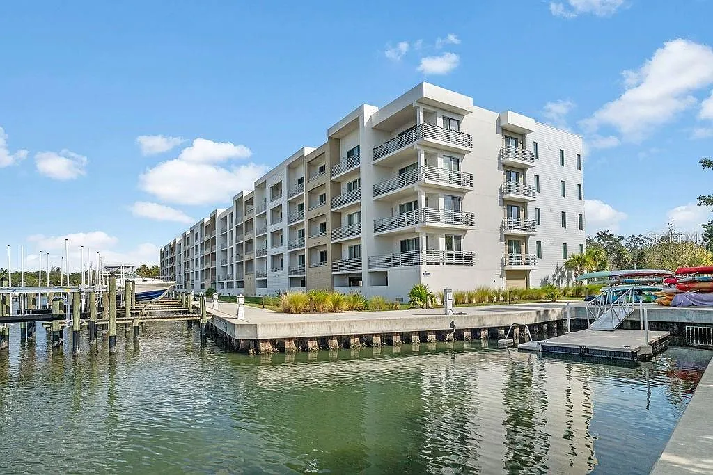2 bed, 2.0 bath, 1359 sqft, $5,000 — Photo 2