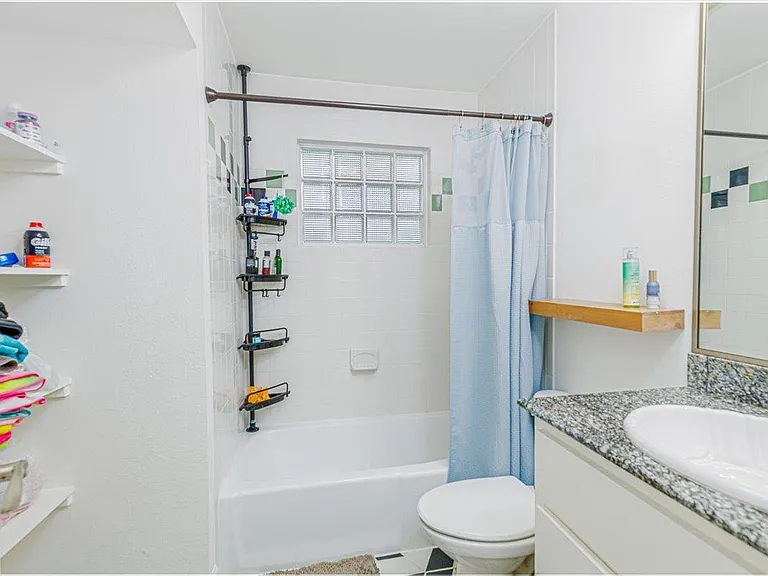 1422 Collier St #102 — Photo 7