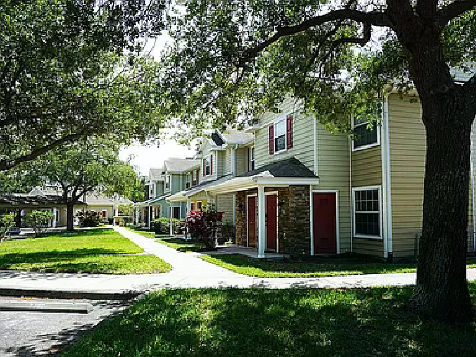 51st. 4850 - Bay Pointe - 1 — Photo 2