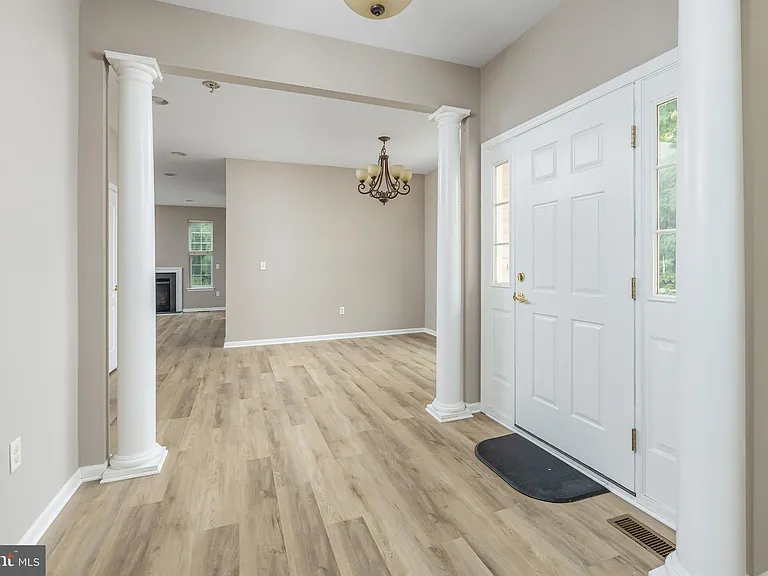 1085 Buckingham Dr — Photo 5