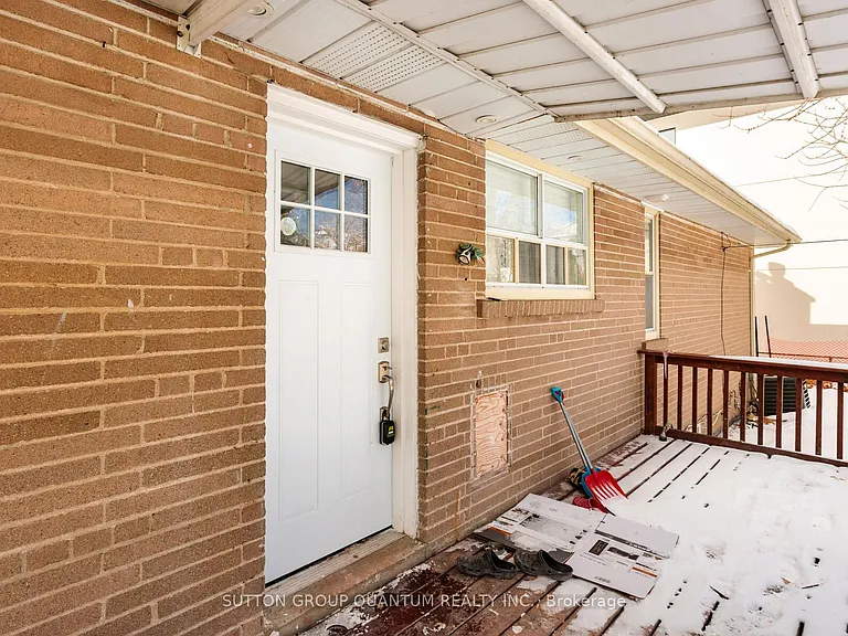 313 Ashbury Rd E #LOWER — Photo 2