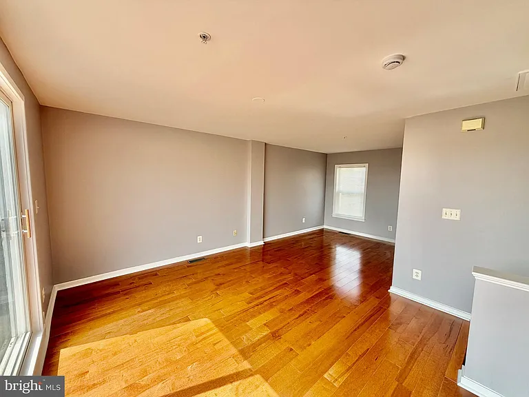 11034 Amherst Ave — Photo 19
