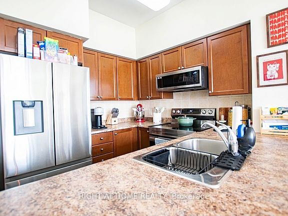 4th image of 68 Grangeway Ave #1901