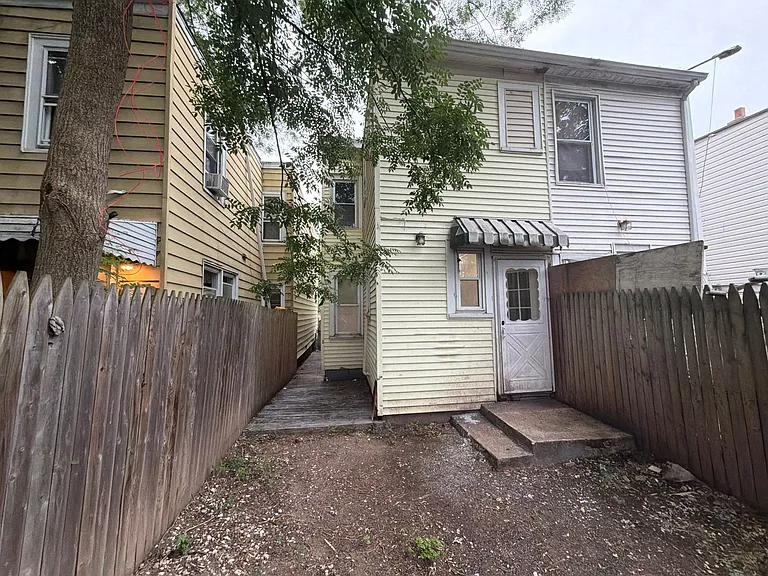 114 Smith Ave — Photo 20