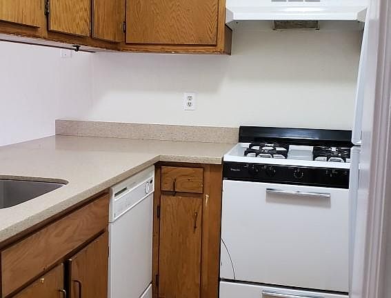 2nd image of 3041 Steiner St