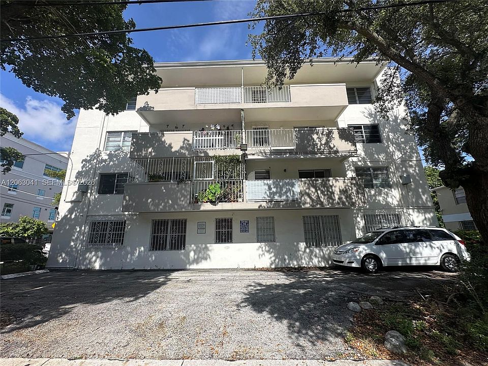1st image of 755 SW 6th St APT 10