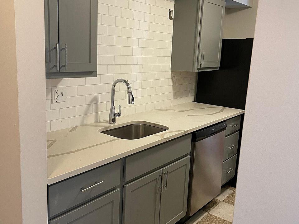 1st image of 303-5315 Savoy Ct