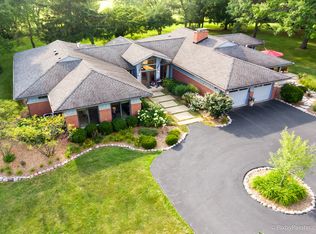 26748 W Apple Tree Ln, Barrington, IL 60010