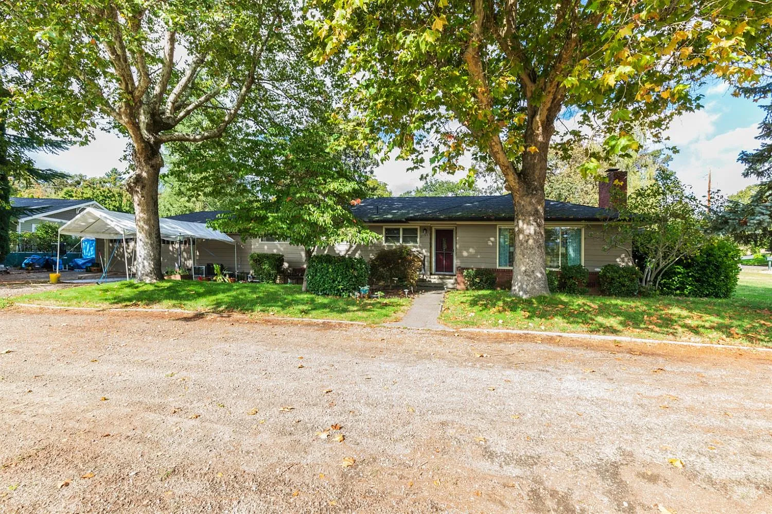 2133 Dellwood Ave photo 1