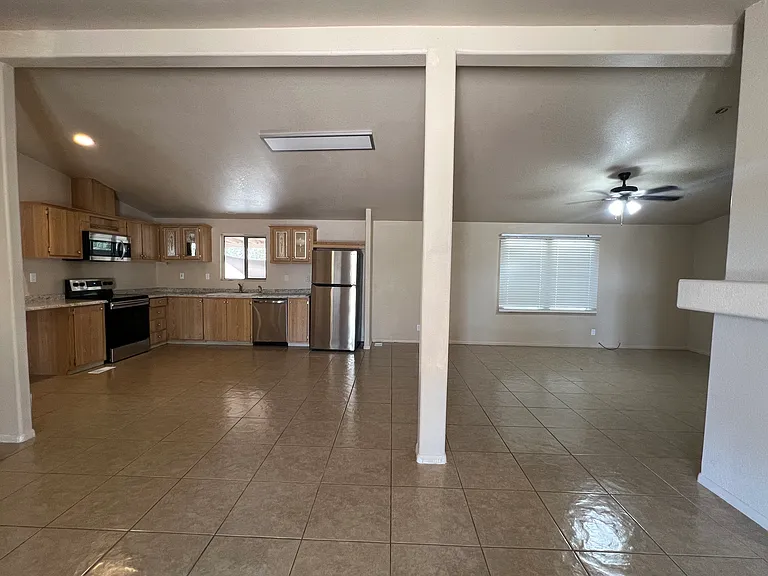 7868 N Reed Rd — Photo 10
