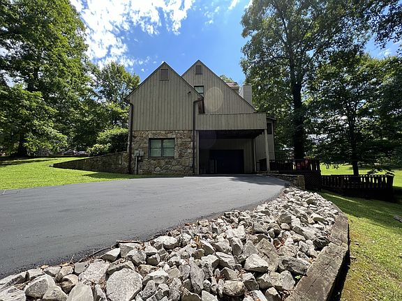 3rd image of 68 Neal Ct