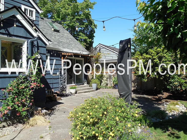 1110 5th St NE — Photo 20
