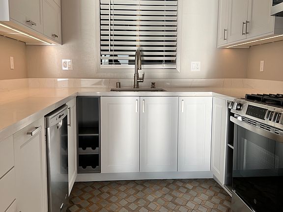 4th image of 438 Sausalito Blvd #A