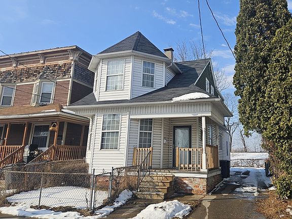 2nd image of 2424 Broadway St