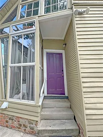 1204 Marengo St