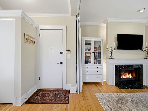 4th image of 2103 N Hudson Ave #3N