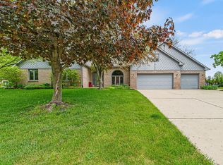 2137 Scarlet Oak Dr, Avon, IN 46123