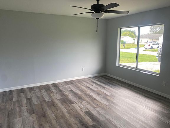 3rd image of 861 SW Belmont Circle