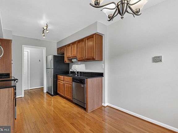 5th image of 3334 Spring Ln APT B30