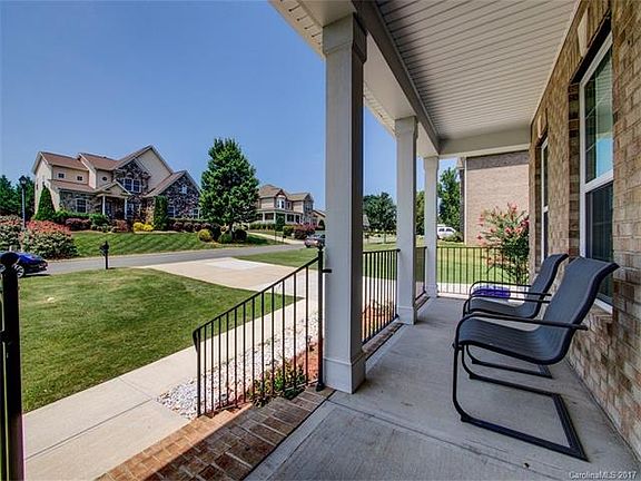 4th image of 735 Irish Green Dr